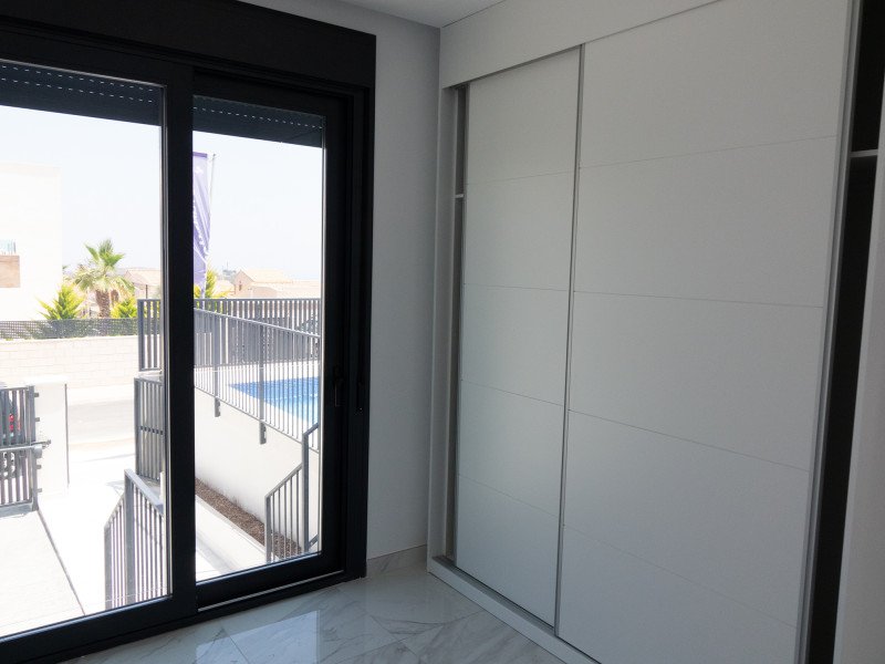 01HJ8CZKX2PH5BVJ6537K5CT2C-medium Villa Sky