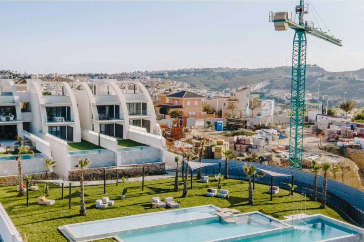 01HRSFMAVS1AYA99TEZ3FY4CFS-medium Luxury Apartments Oceanic