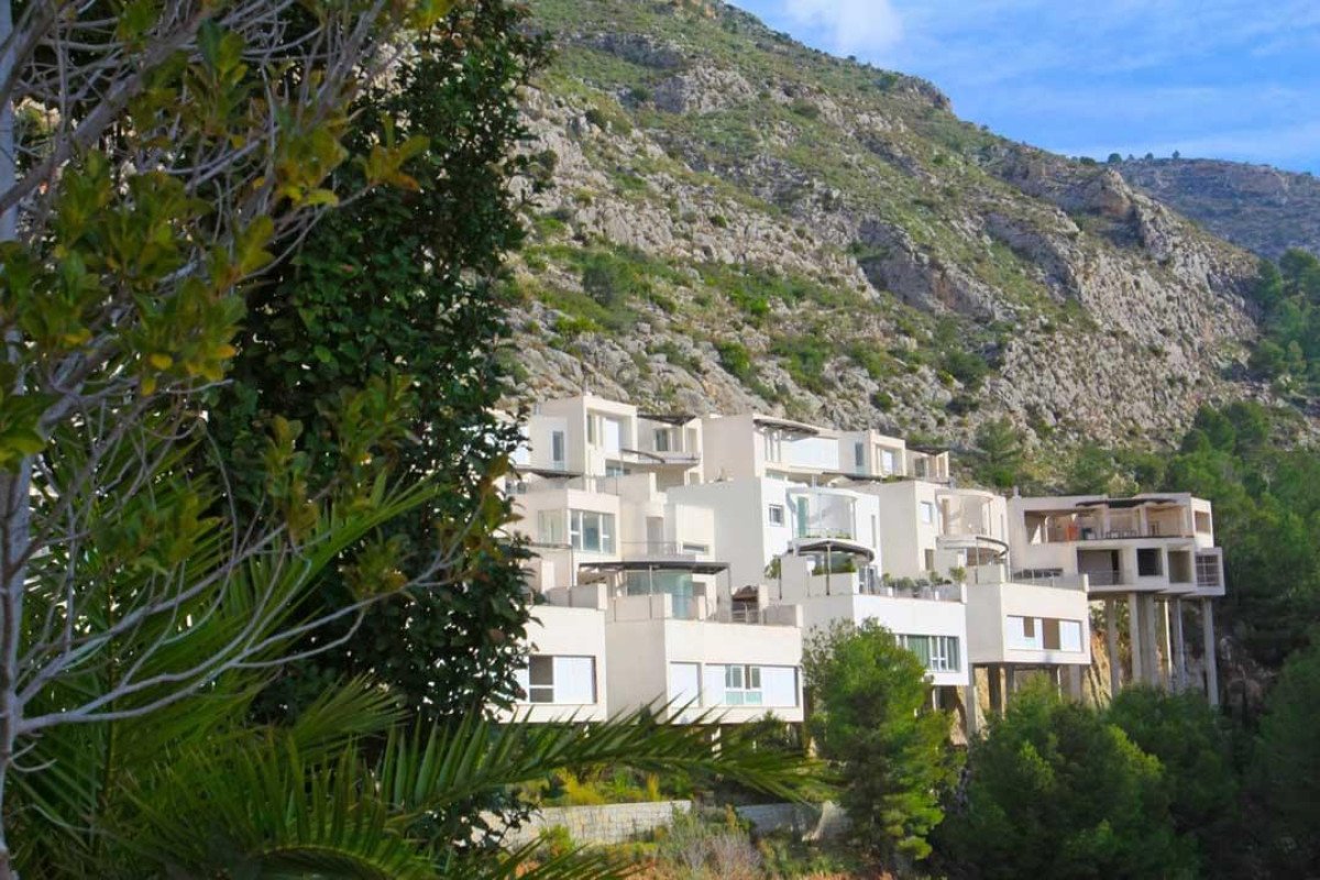 01HV1K11A81JMX4F1F76E8AKXR-medium Blanc Altea Homes