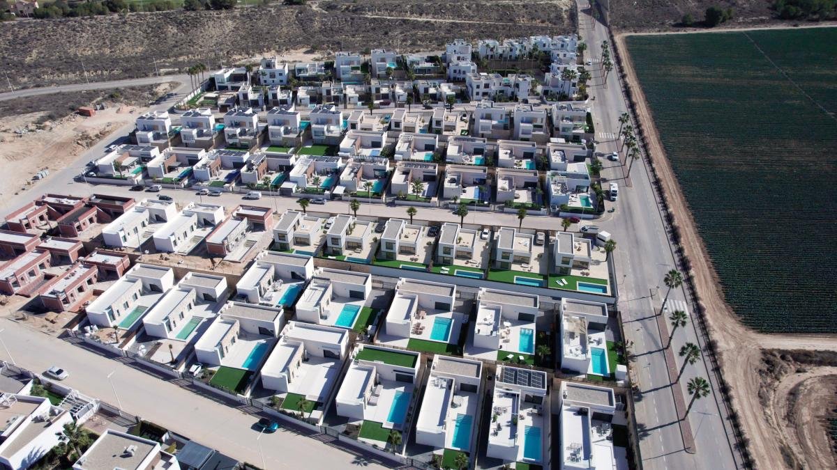 01JBH5JWKHZXAJV8HGXNXAF427-medium Gante Villas R21