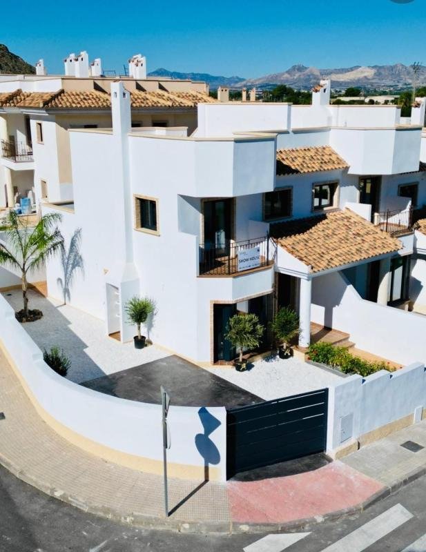01KC18RP1VJVQBVJRMRPFM2B4V-medium Vegasol Homes 2