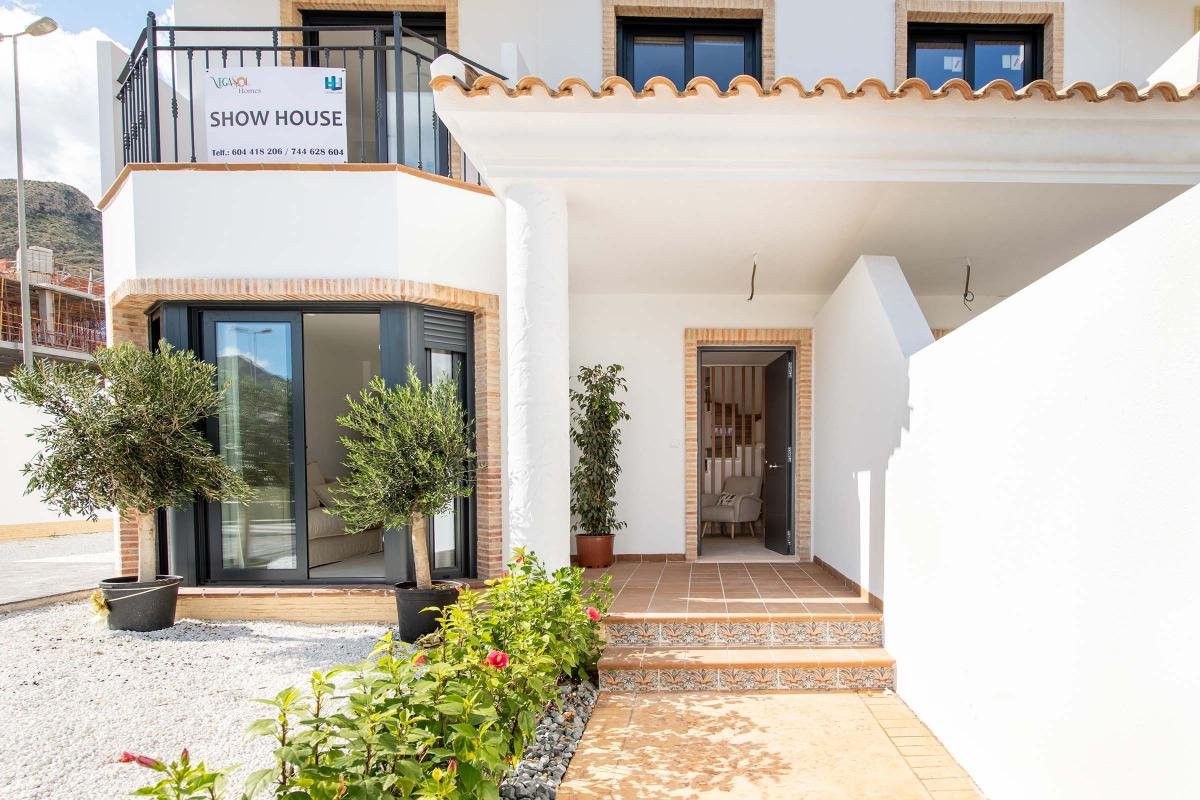 01KC18RP78PQHE1A7X7Q08ZVBA-medium Vegasol Homes 2