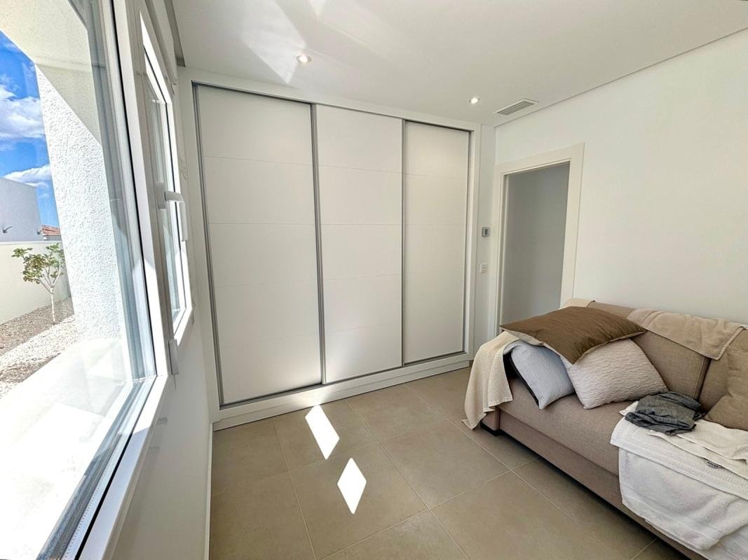 01KJSVVXF5482PBK0KN8X8HSG7-medium Rojales Villas
