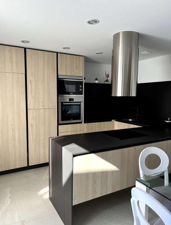 600
