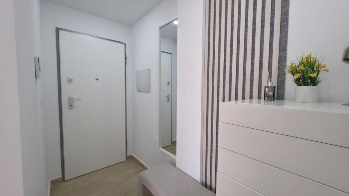 property-560106-5-medium Piso en Centro – Muelle Pesquero, Torrevieja Ref. Nº NSMB-560279
