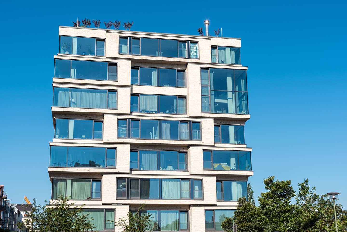 Piso en Edificio con Servicios de Conserjería