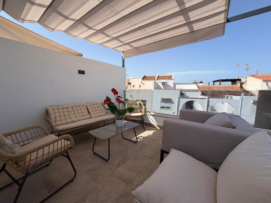 fa0ec6f2377caaa0965457275aba55a2900a8093-medium CHALET PAREADO TOTALMENTE REFORMADO CON 3 HAB 3 BAÑOS PISCINA PROPIA Y SOTANO EN CALAS BLANCAS