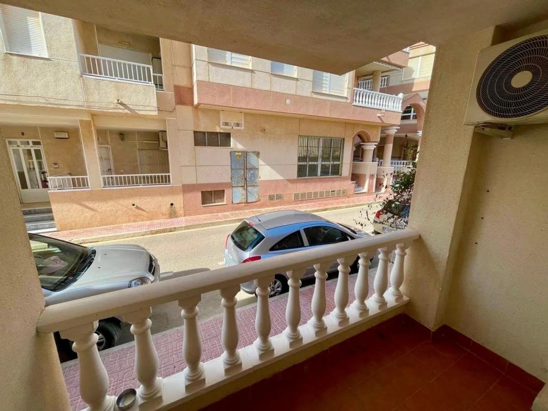property-175932-3-medium Piso en calle Tiburón