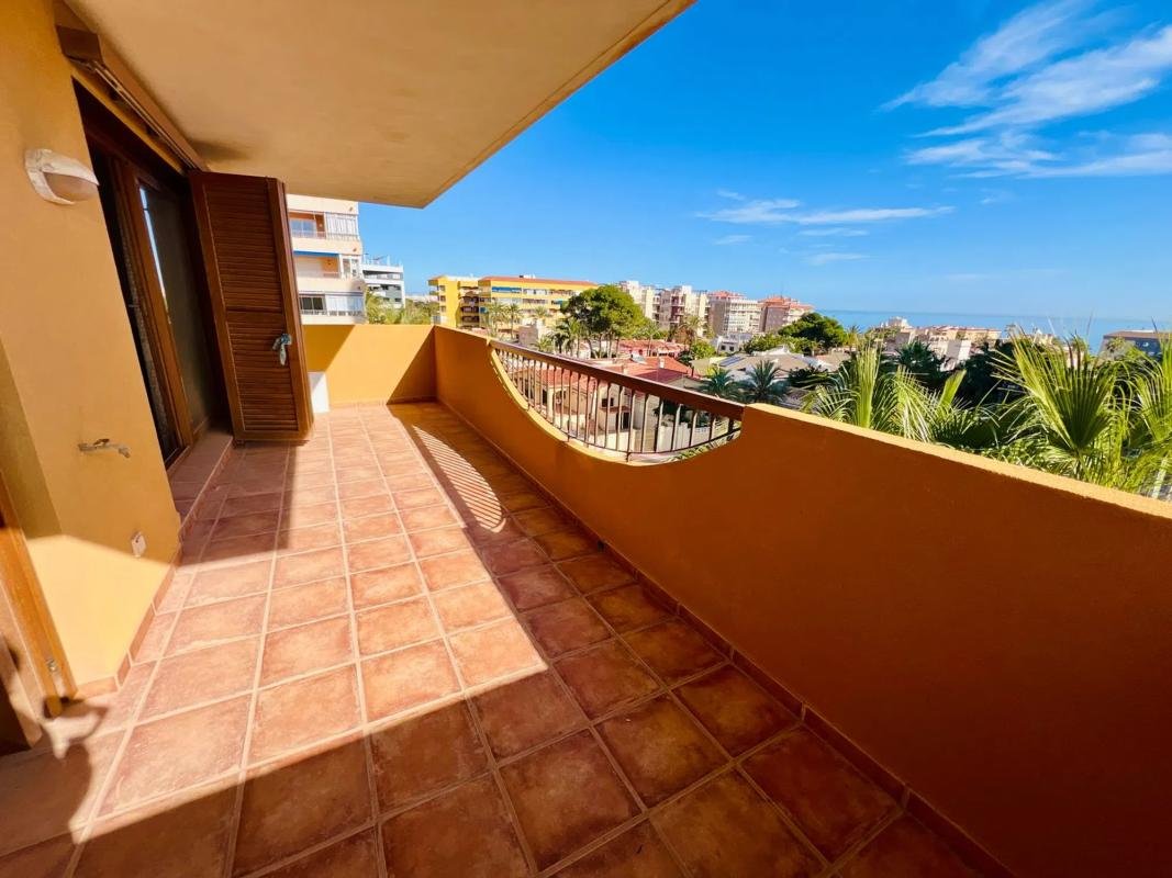 property-253742-2-medium Piso en avenida de las Olas