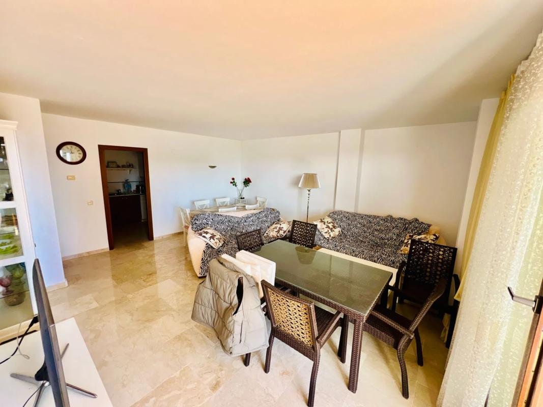 property-253742-3-medium Piso en avenida de las Olas