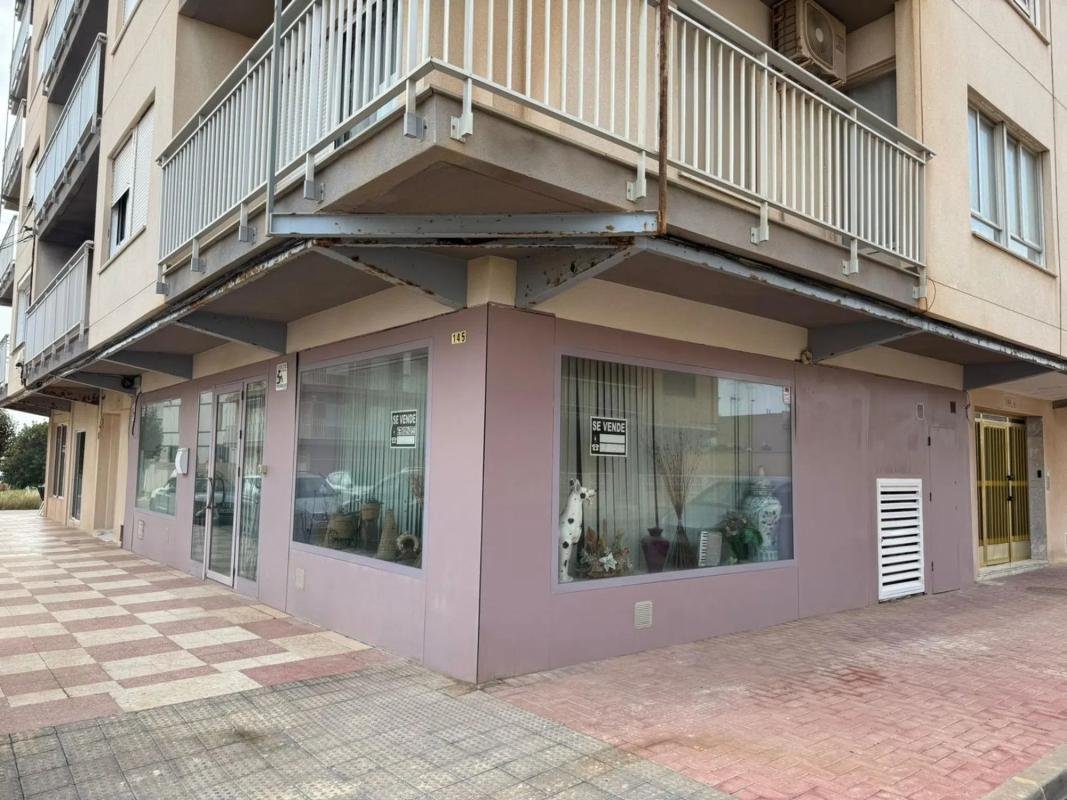 property-321476-1-medium Local en Barrio Zona los Frutales