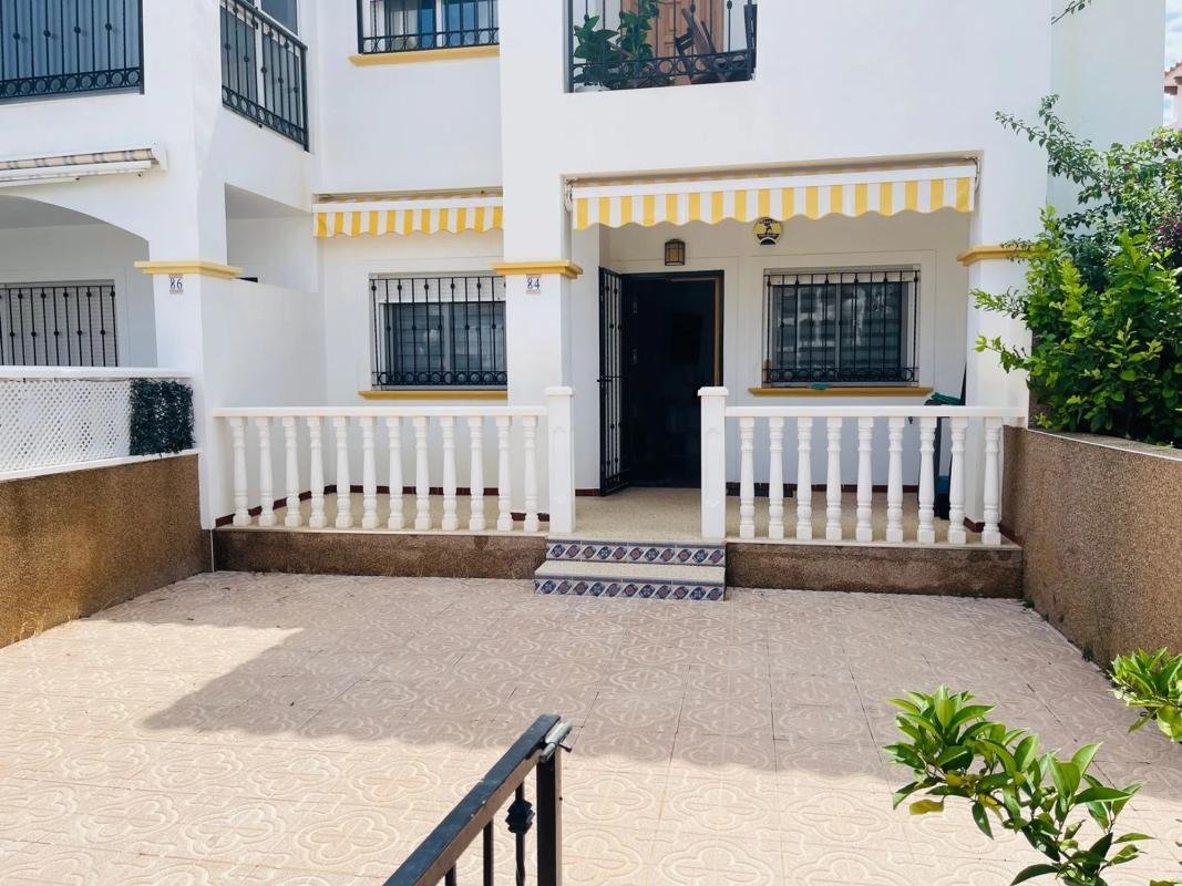 Chalet pareado en calle J.H.Alhamed