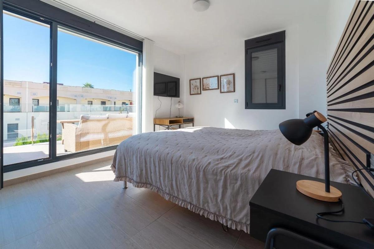 property-408524-1-medium Casa independiente en calle Albariño, 4