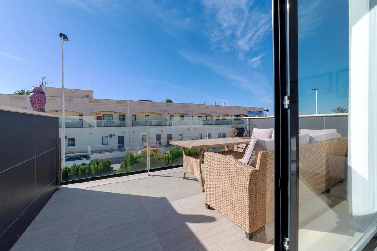 property-408524-3-medium Casa independiente en calle Albariño, 4
