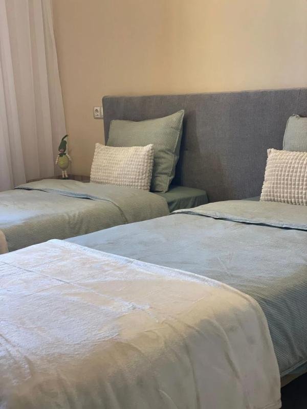 property-442096-2-medium Casa independiente en calle Praga