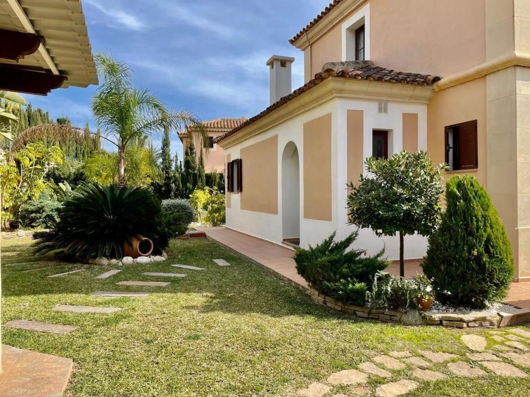 property-442096-8-medium Casa independiente en calle Praga