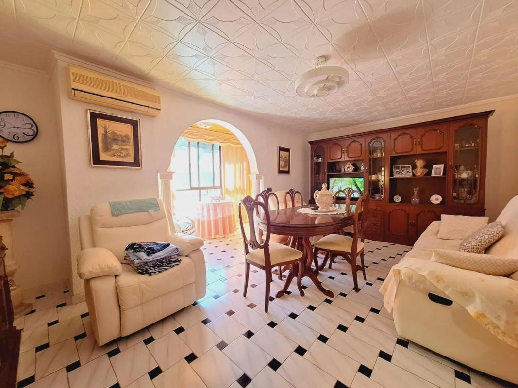 property-464155-3-medium Piso en calle San Miguel de Salinas