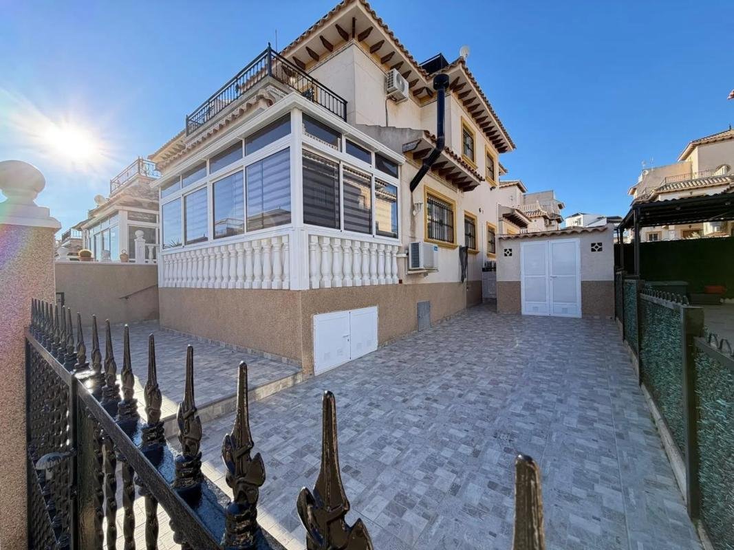 Chalet adosado en calle Chile