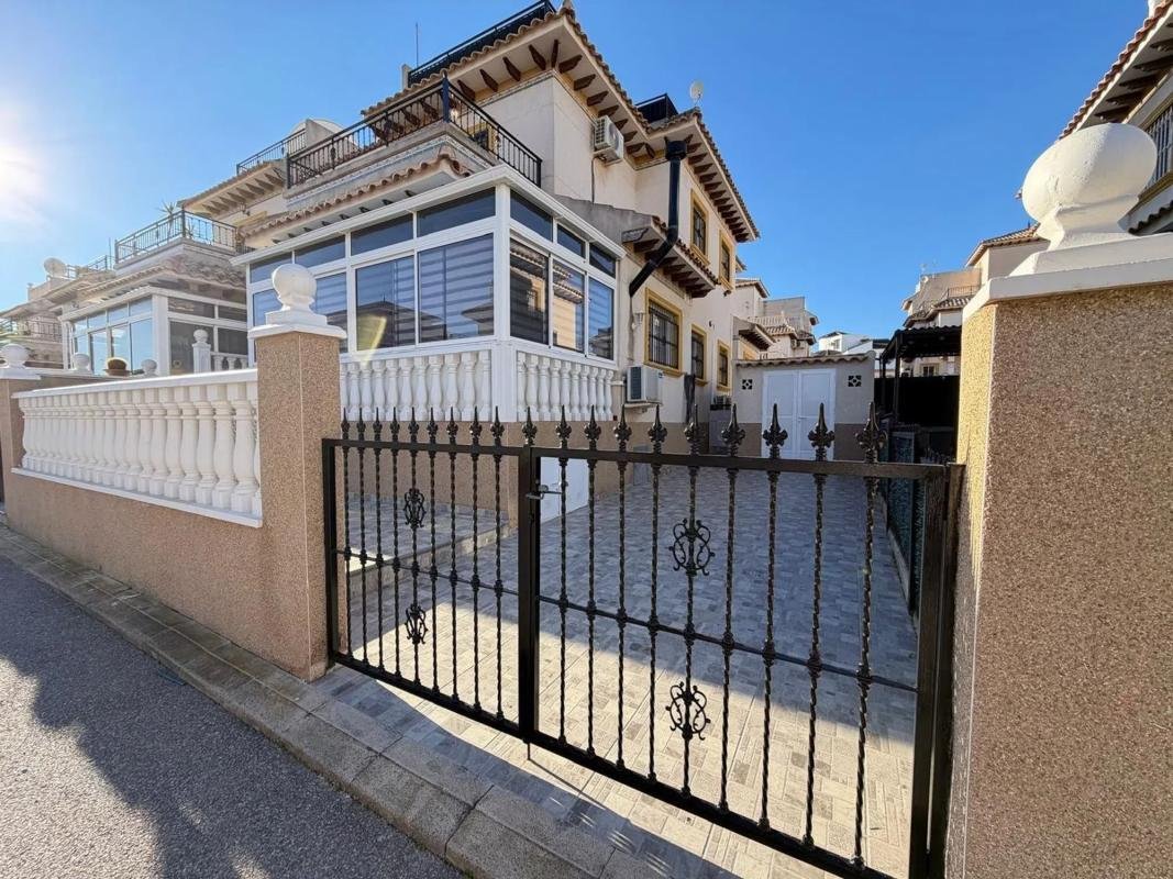 Chalet adosado en calle Chile