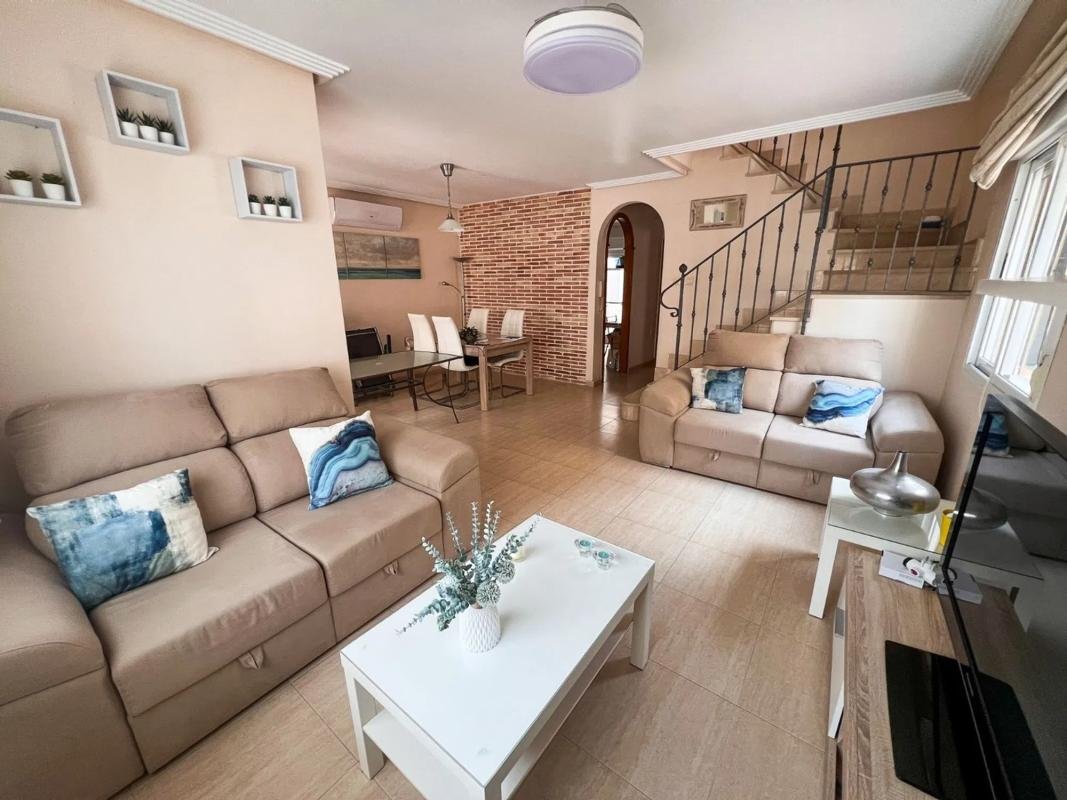Chalet pareado en calle Salar, 8
