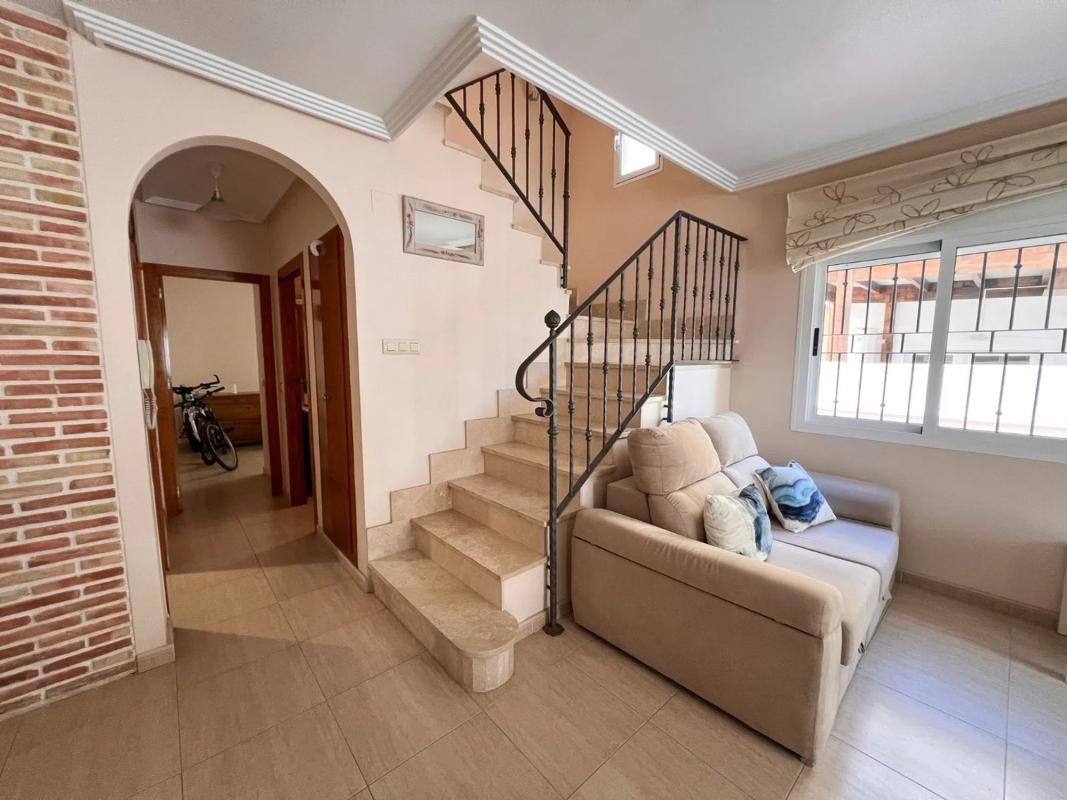 Chalet pareado en calle Salar, 8