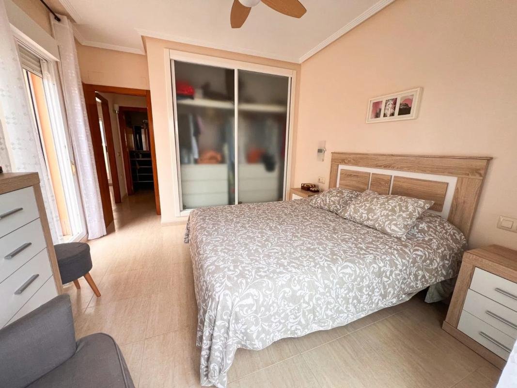 Chalet pareado en calle Salar, 8