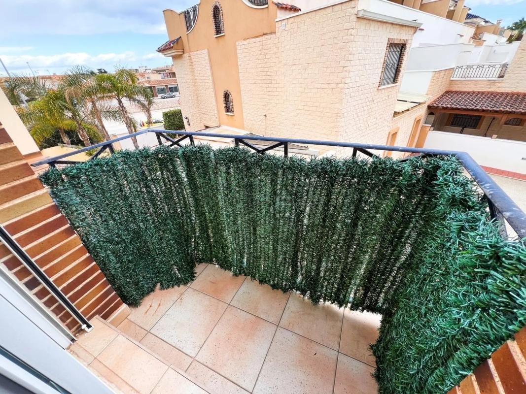 Chalet pareado en calle Salar, 8