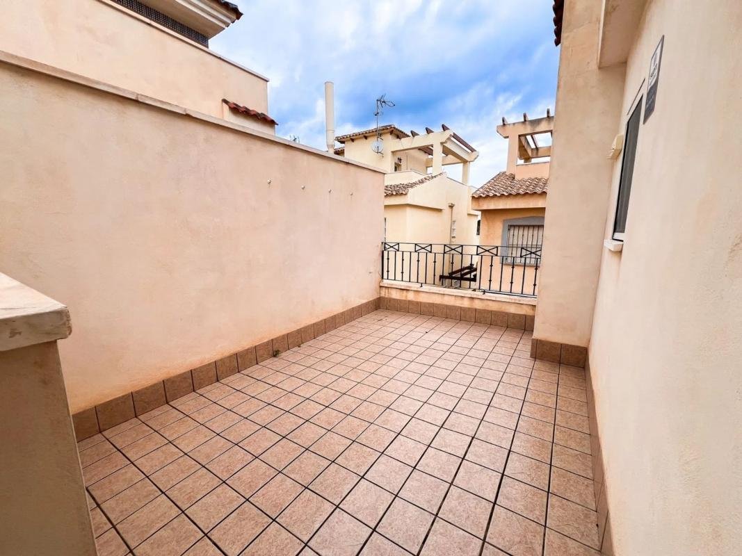 Chalet pareado en calle Salar, 8