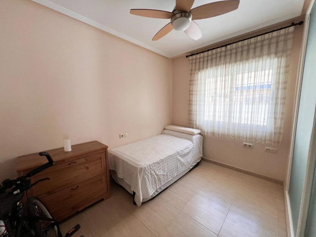 Chalet pareado en calle Salar, 8