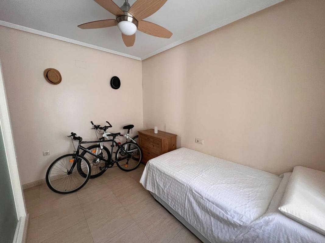 Chalet pareado en calle Salar, 8
