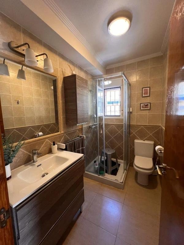 Chalet pareado en calle Salar, 8