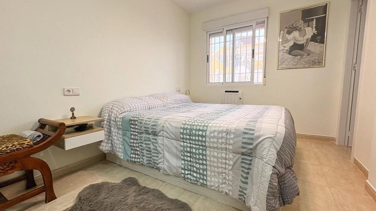 Chalet pareado en calle Bahia, 147