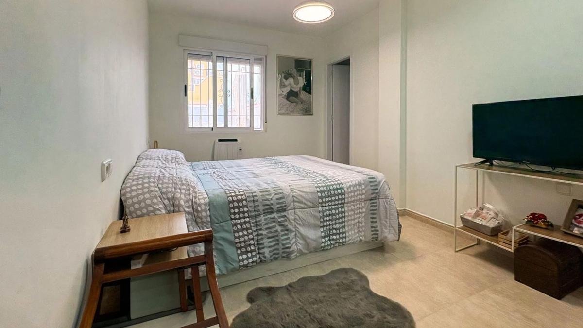 Chalet pareado en calle Bahia, 147