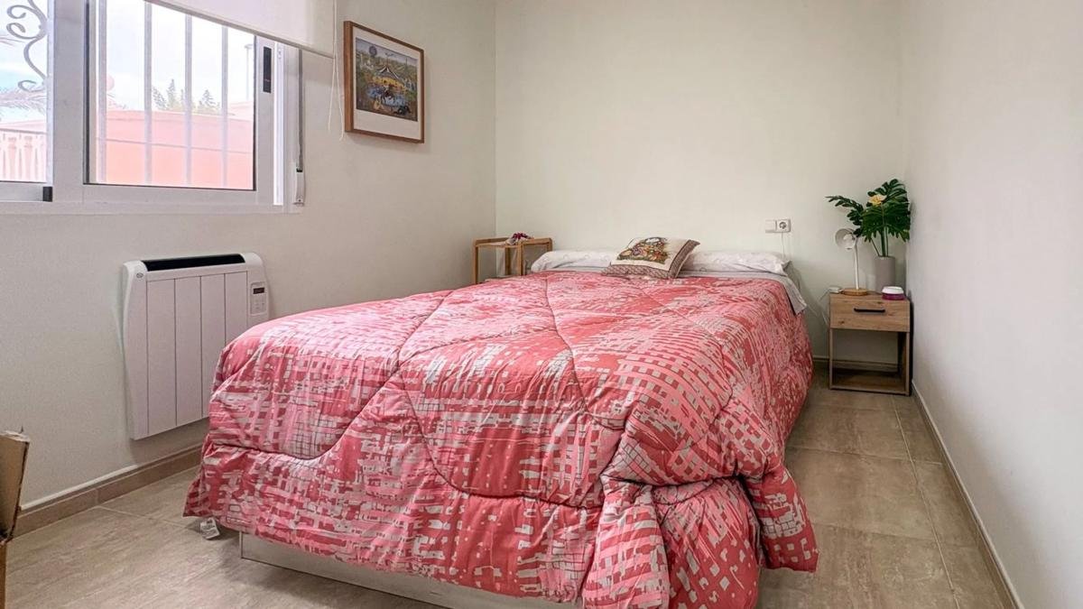 Chalet pareado en calle Bahia, 147