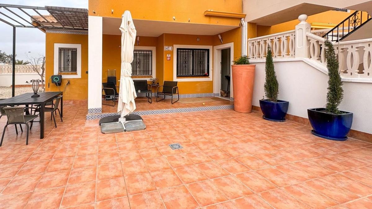 Chalet pareado en calle Bahia, 147