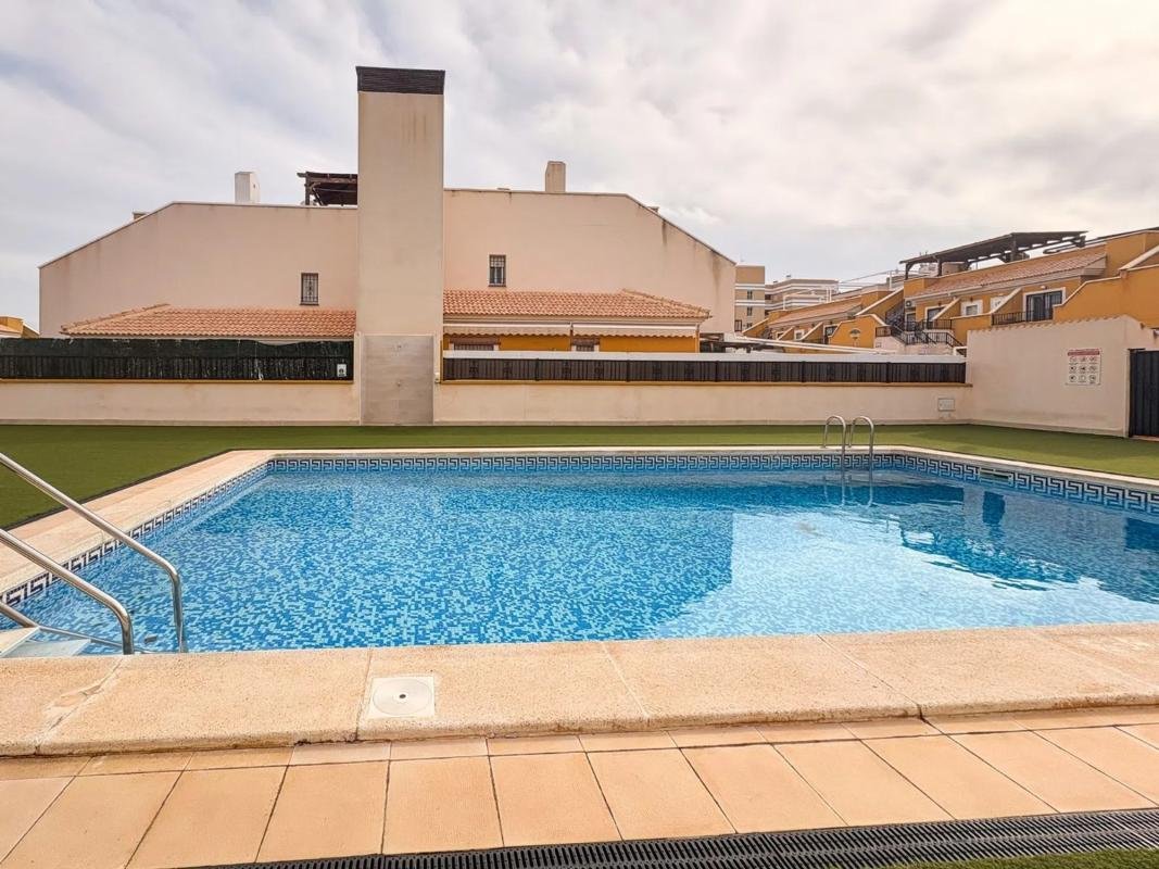Chalet pareado en calle Bahia, 147
