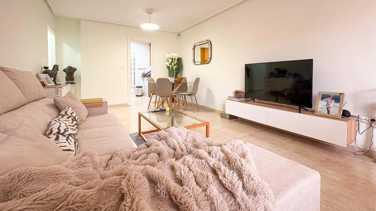 Chalet pareado en calle Bahia, 147