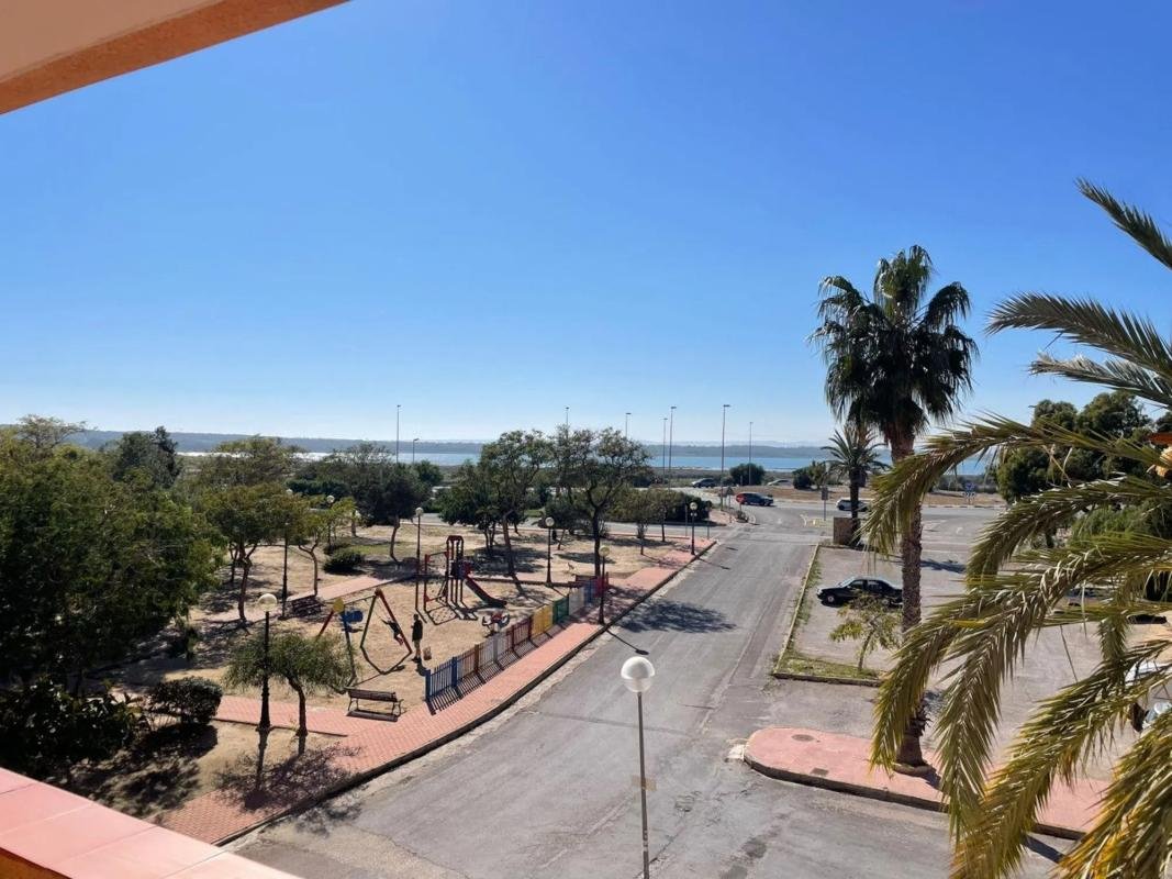 property-472440-21-medium Piso en Urbanizaciones