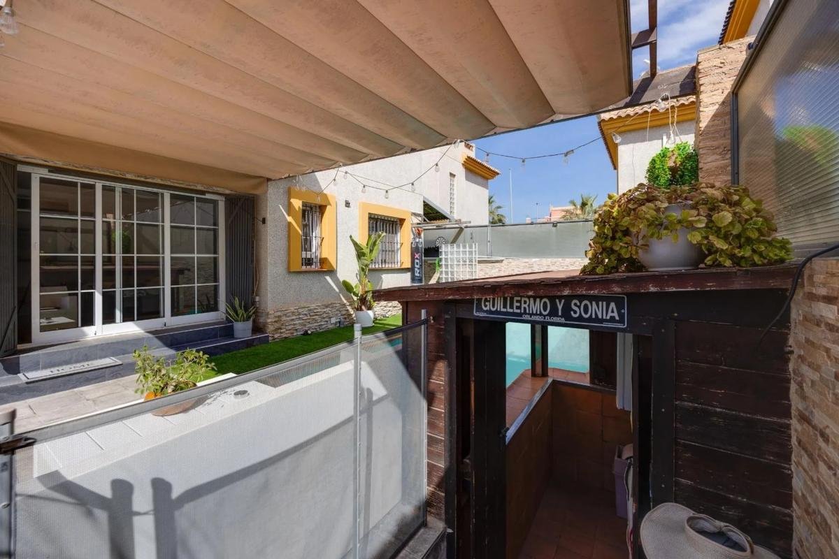 Casa independiente en CL Herreda La