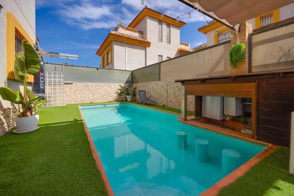 Casa independiente en CL Herreda La