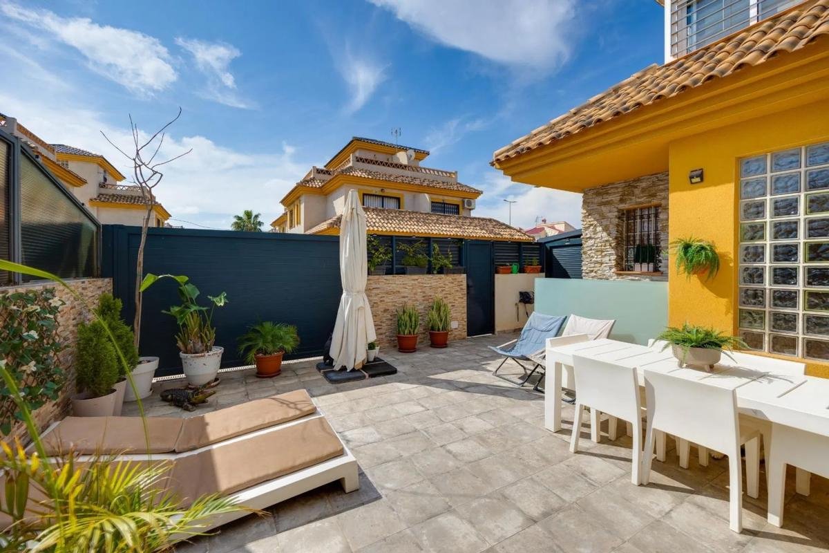Casa independiente en CL Herreda La