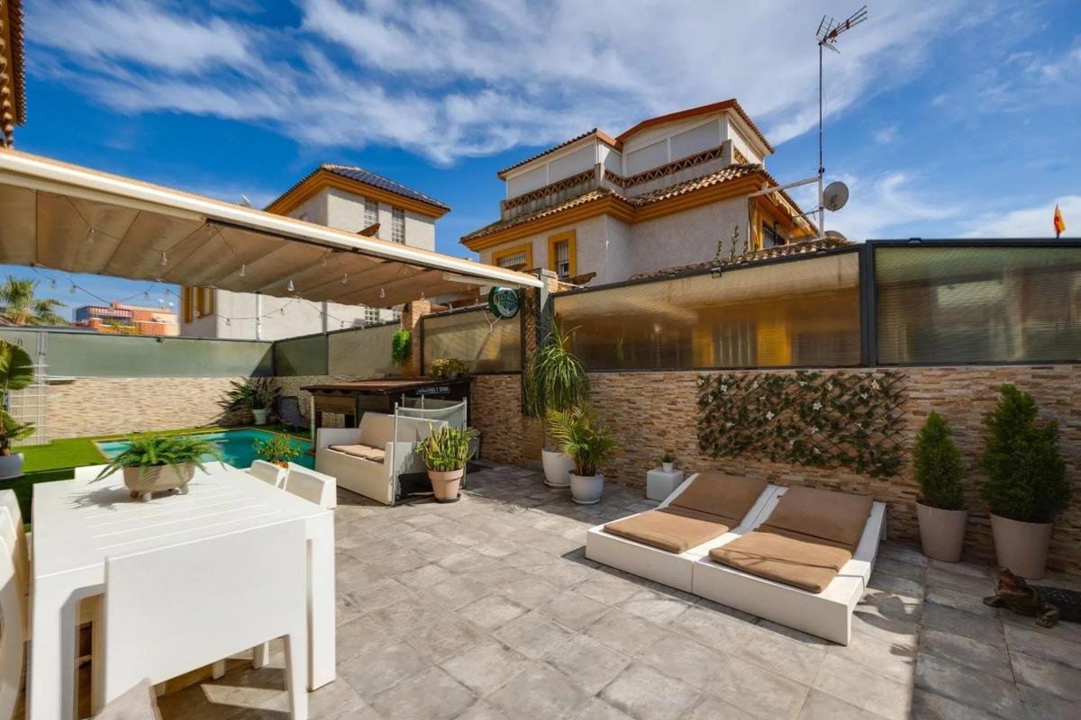 Casa independiente en CL Herreda La