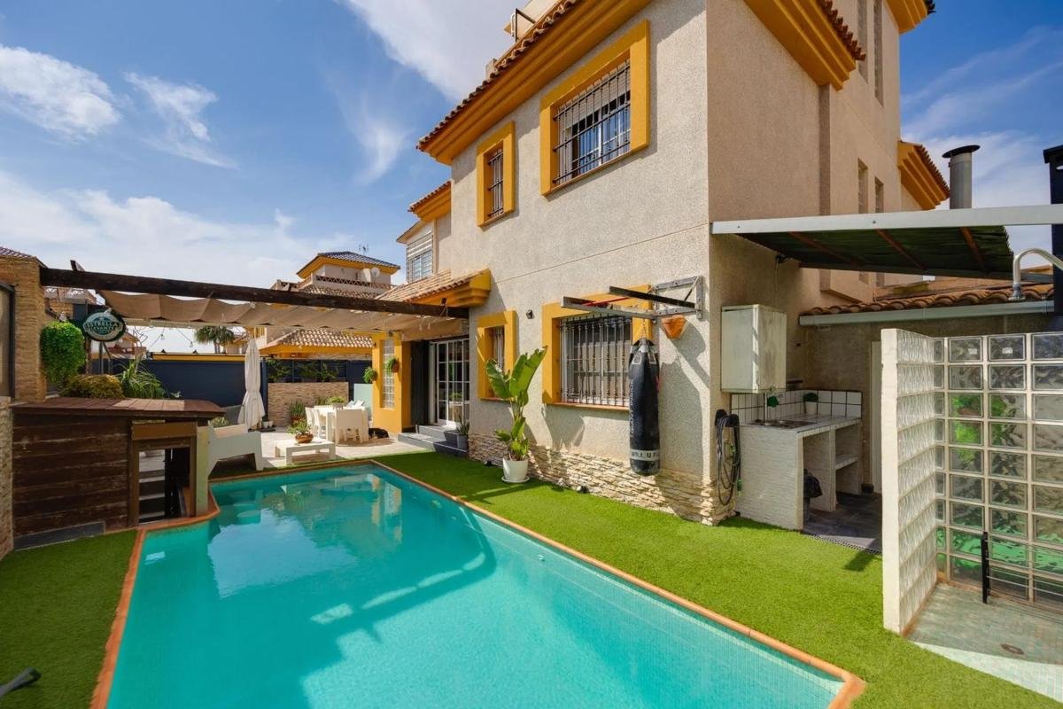 Casa independiente en CL Herreda La