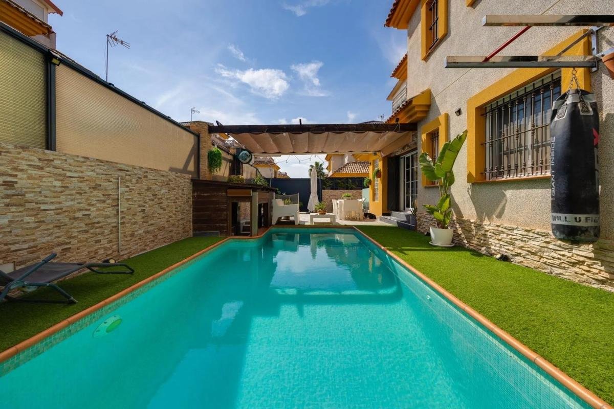 Casa independiente en CL Herreda La