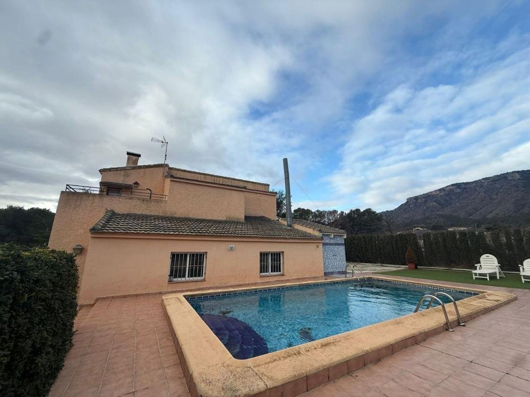property-477544-1-medium Chalet en Salinas