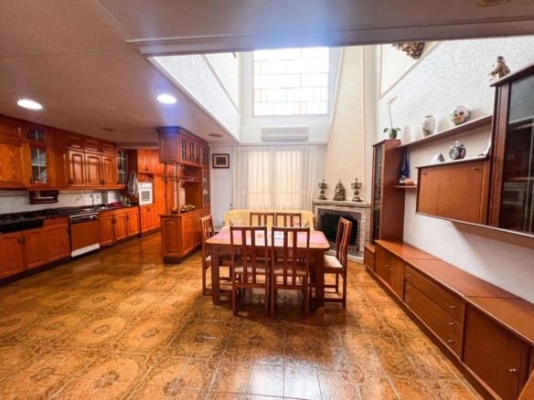 Chalet en calle Larramendi, 27
