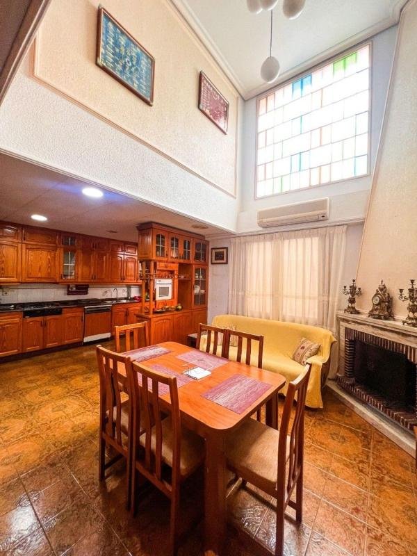 Chalet en calle Larramendi, 27