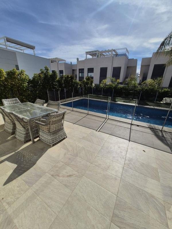 property-498698-3-medium Chalet en Barrio Pueblo Bravo