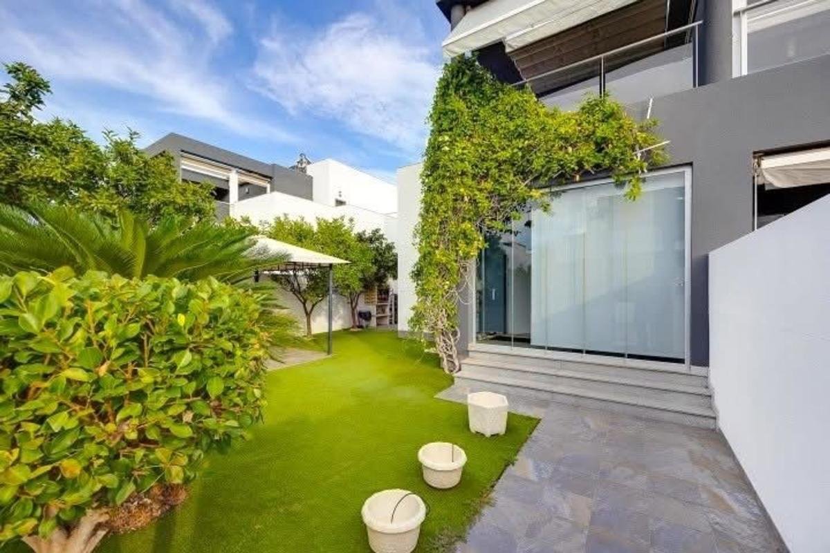 Chalet adosado en calle Hierro s/n