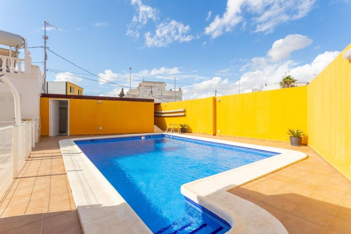 property-499473-2-medium Chalet adosado en calle Capitán Cortés